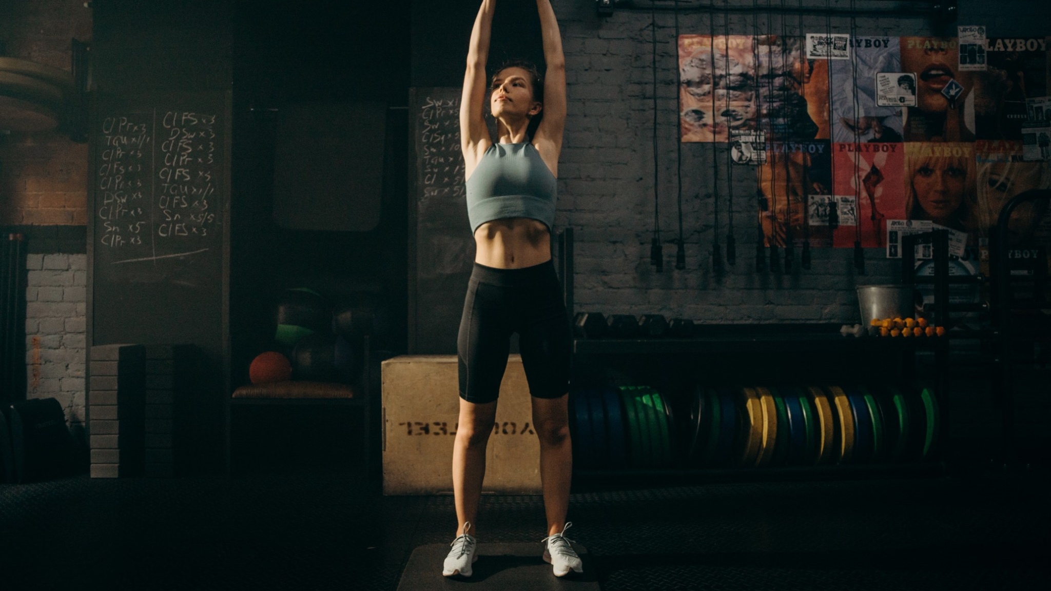 Athlete doing station work in a gym, wearing flat-soled training shoes that also work well as HYROX shoes