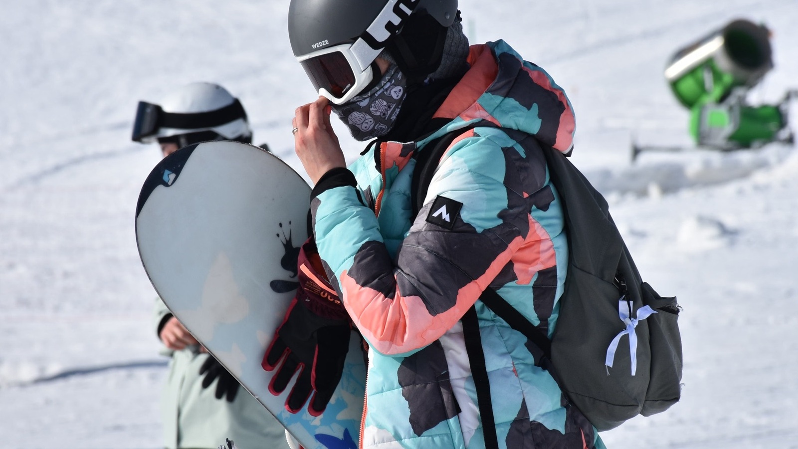 Choosing snowboard length: checking a board’s length and width