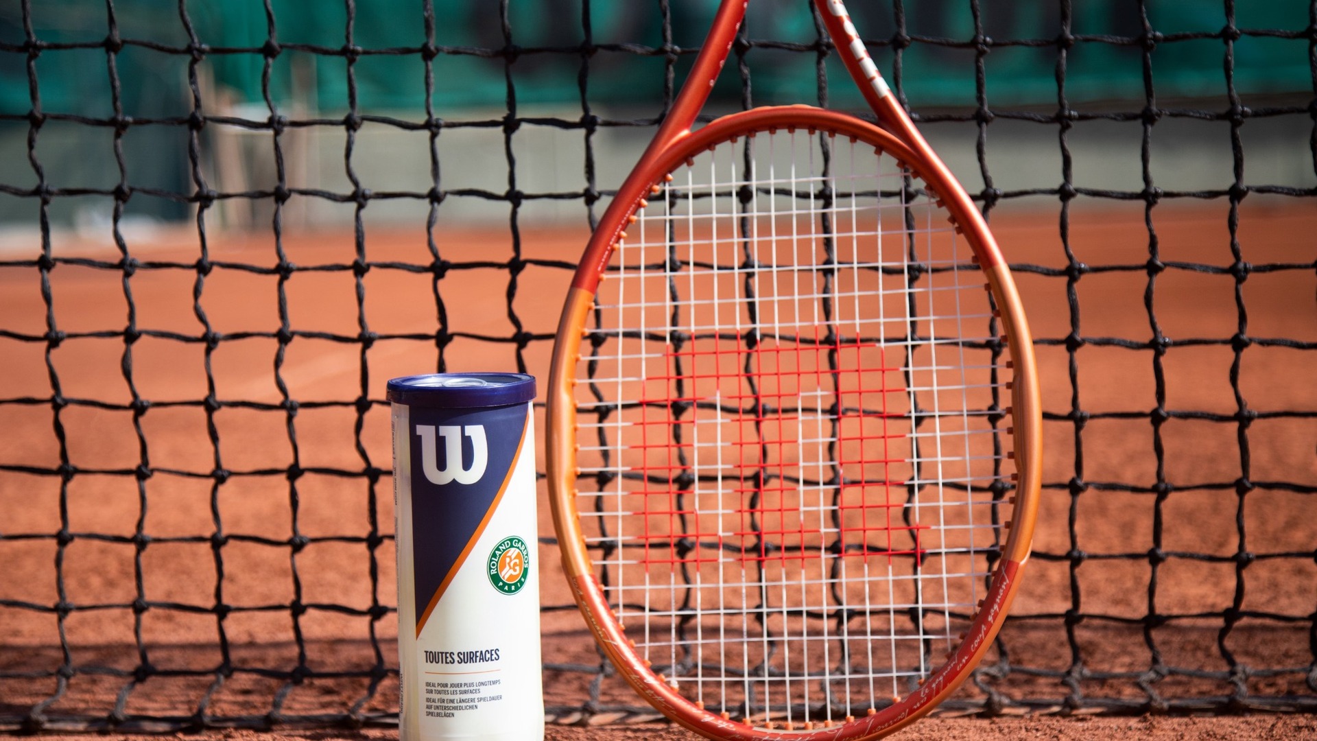Yeni başlayana uygun ağırlıkta Wilson tenis raketi